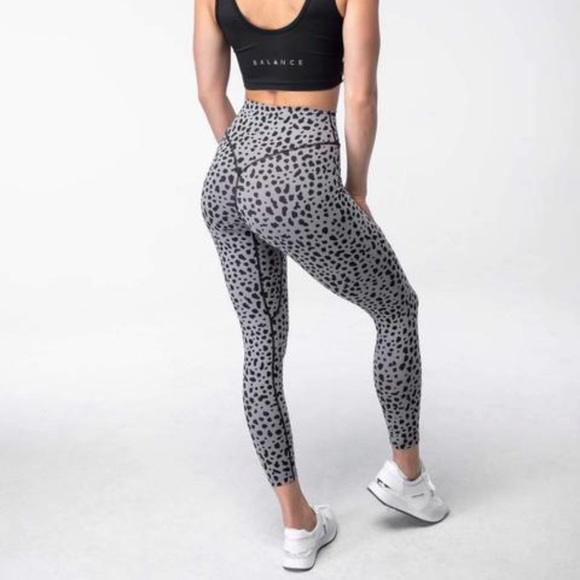 The Ascend Pant - Snow Leopard Midnight - Picture 2 of 10